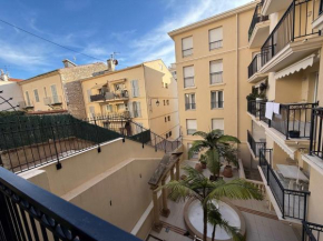 B051-Bel appartement au centre deux chambres et parking securise